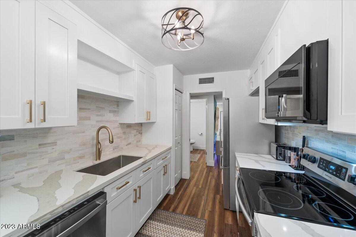 6349 N 78th Street Unit: 105