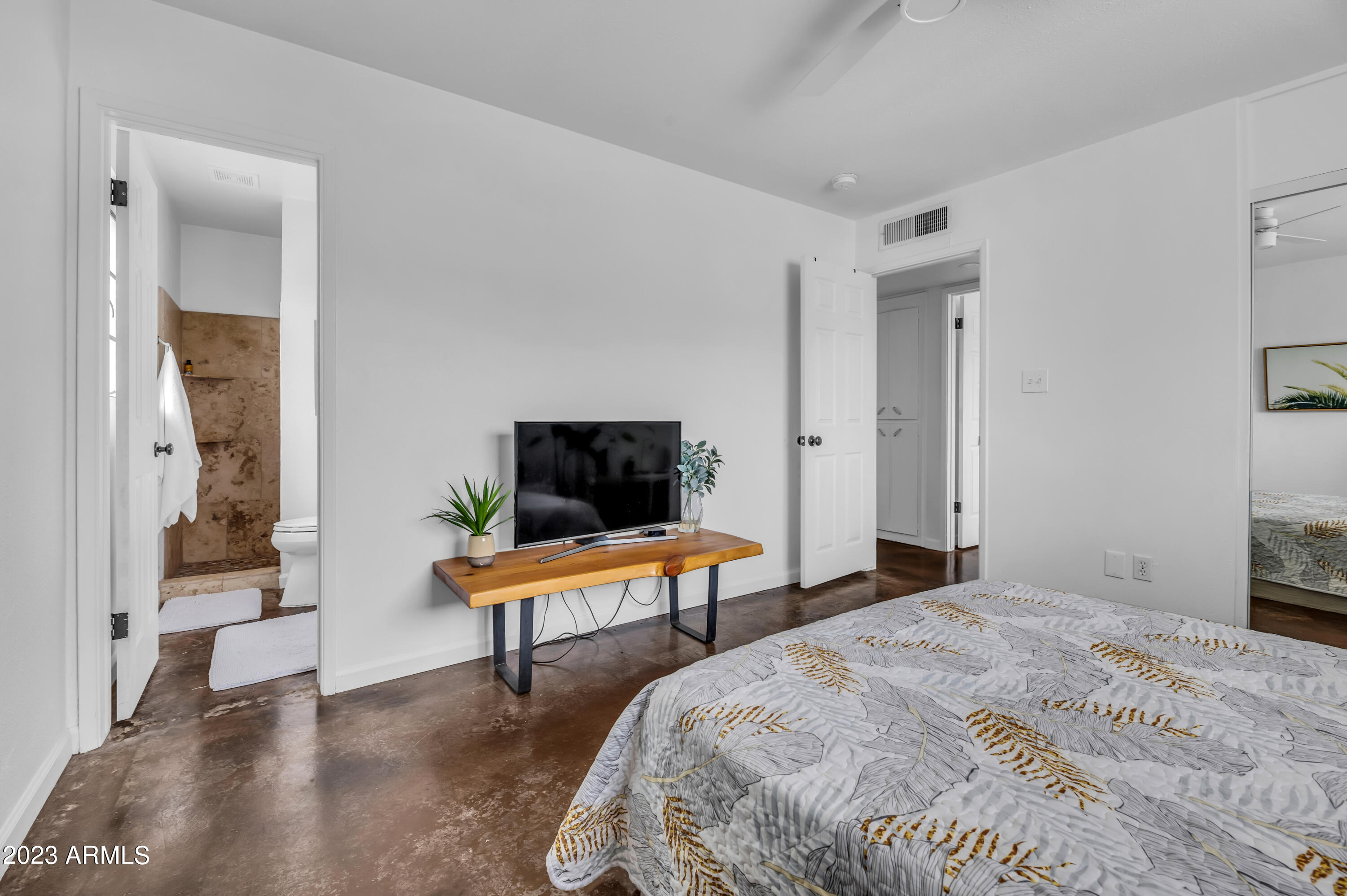 8335 E WELDON Avenue