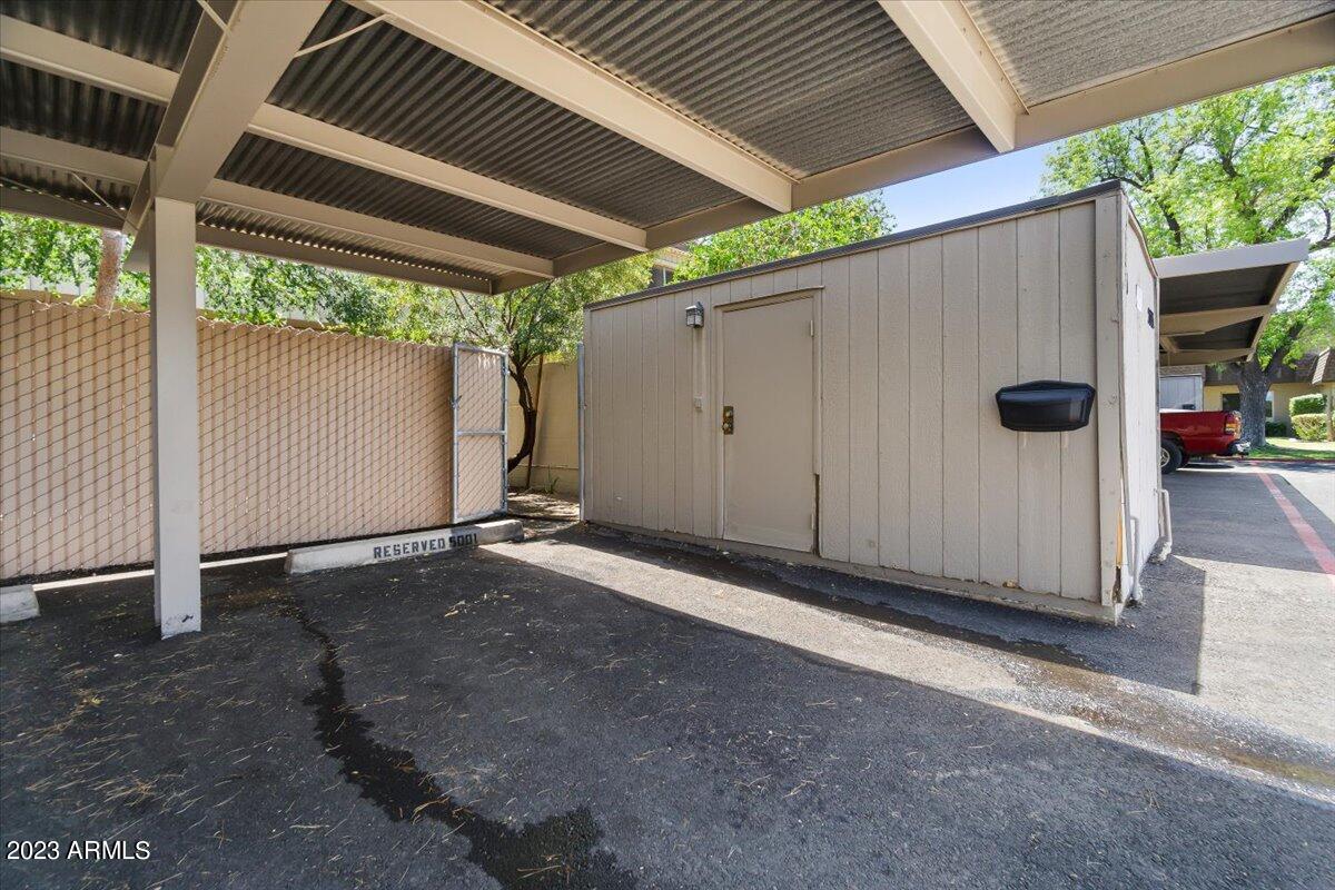 5001 S WILLOW Drive