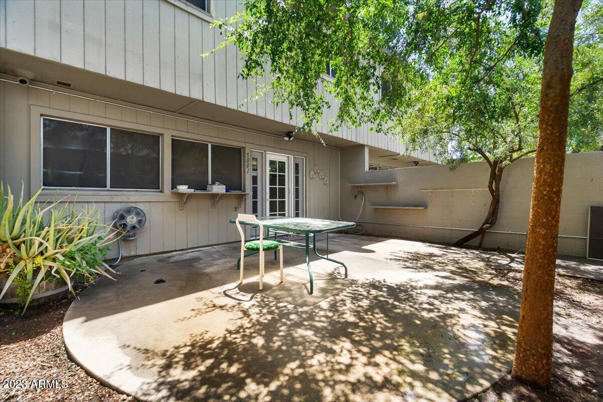 5001 S WILLOW Drive