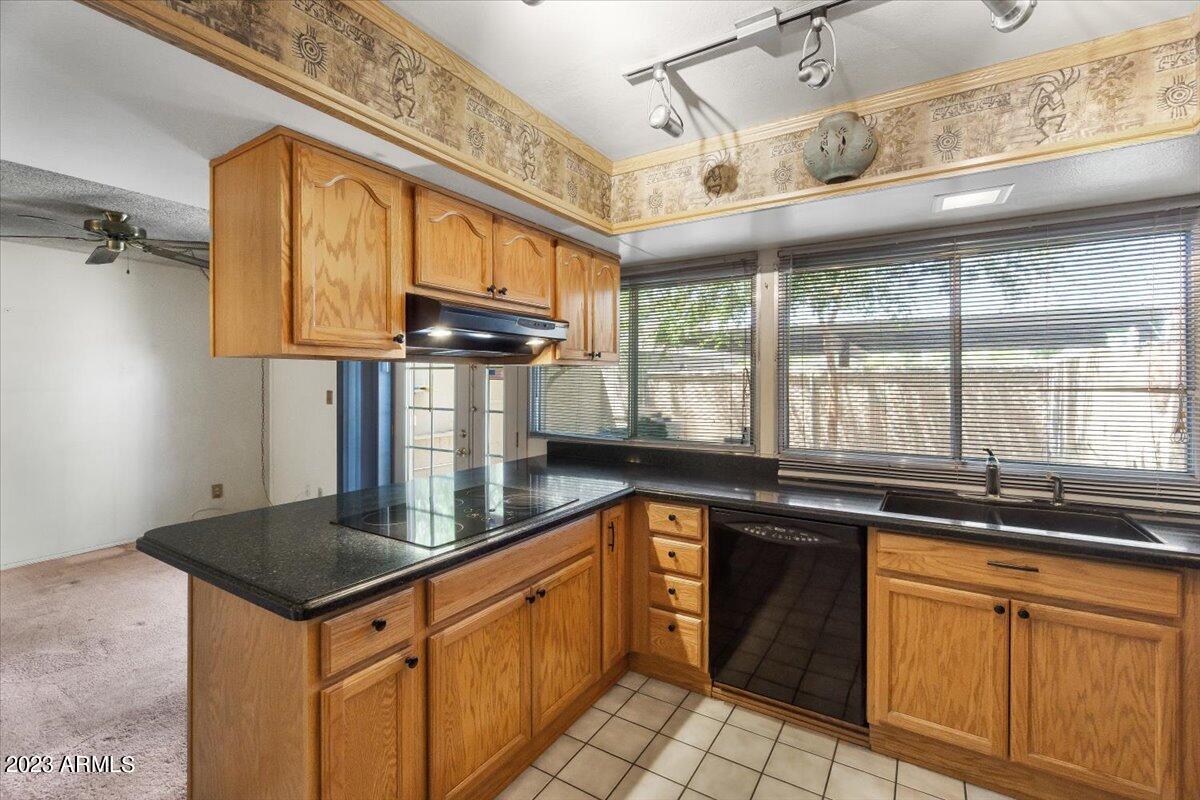 5001 S WILLOW Drive