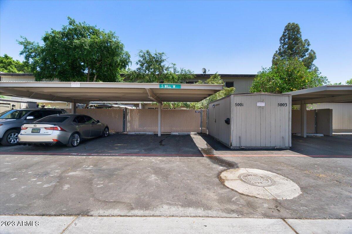 5001 S WILLOW Drive