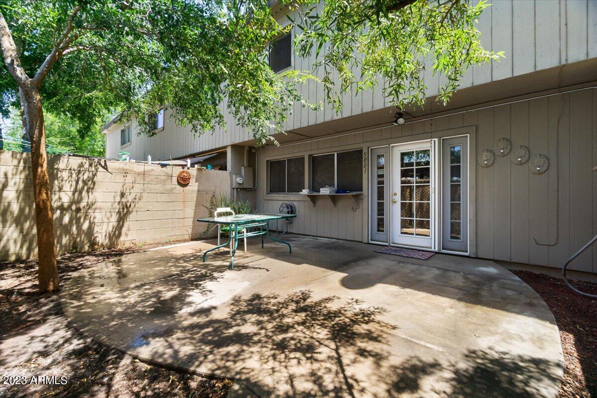 5001 S WILLOW Drive