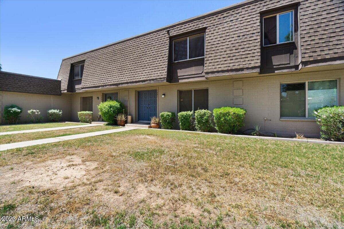 5001 S WILLOW Drive