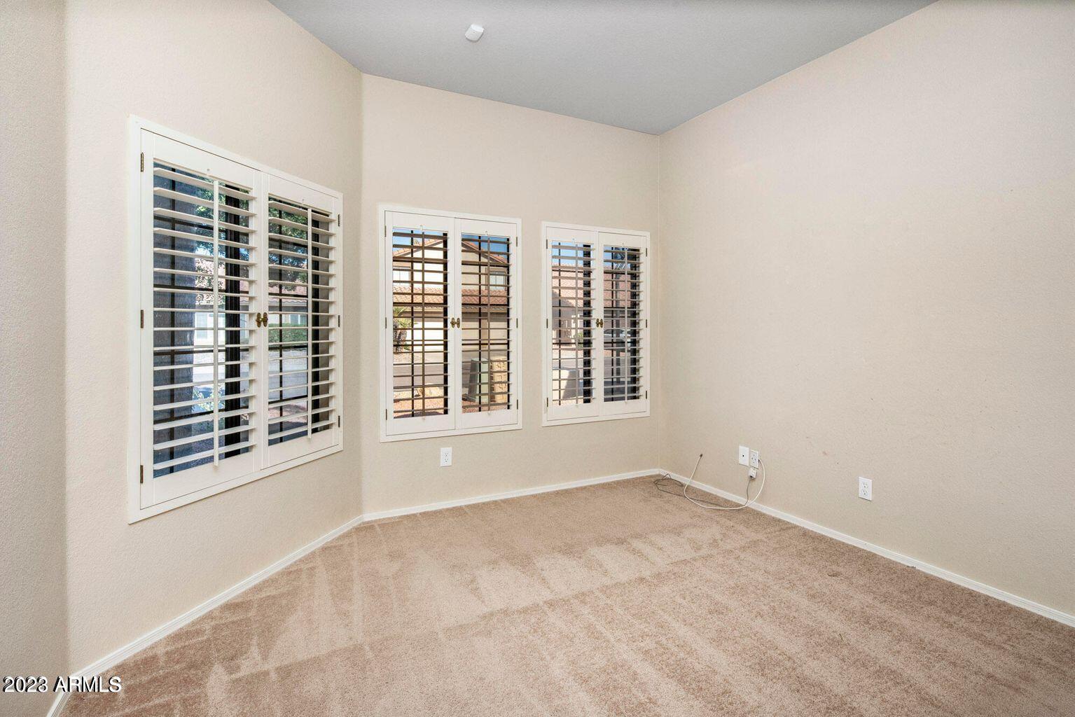 5643 E BEVERLY Lane