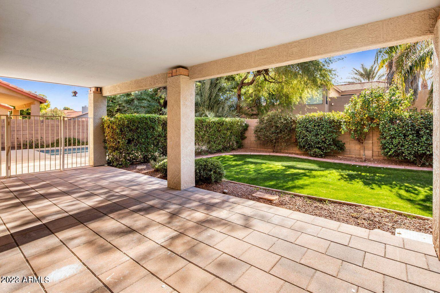 5643 E BEVERLY Lane