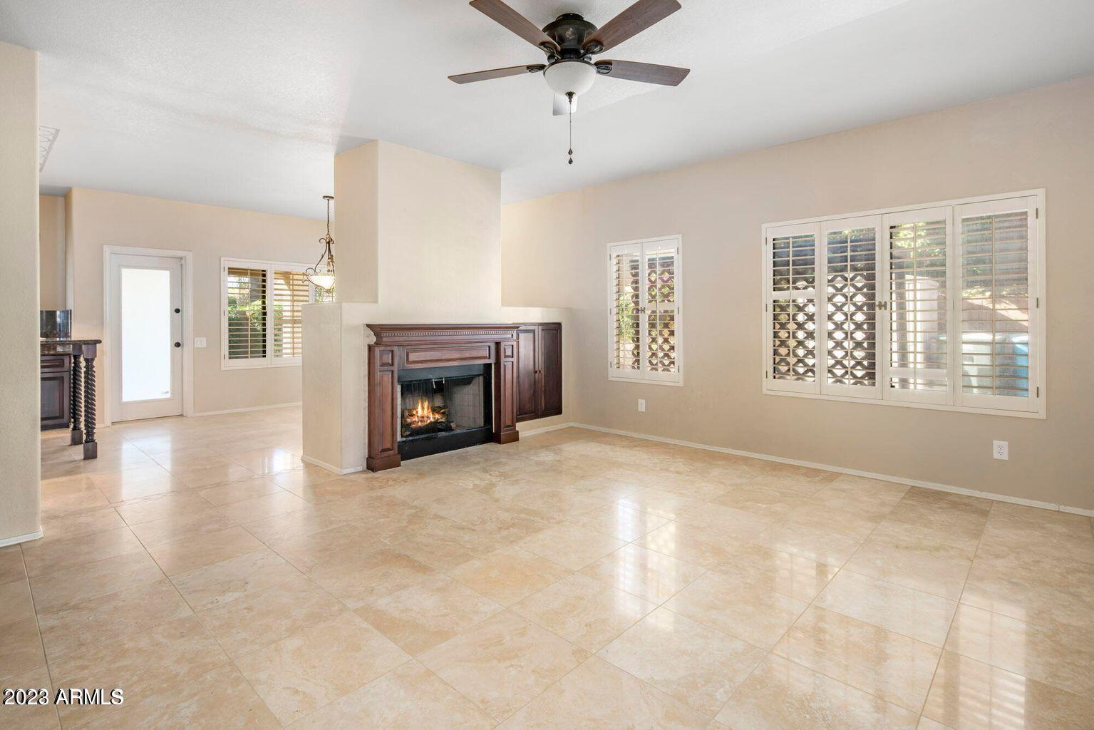 5643 E BEVERLY Lane