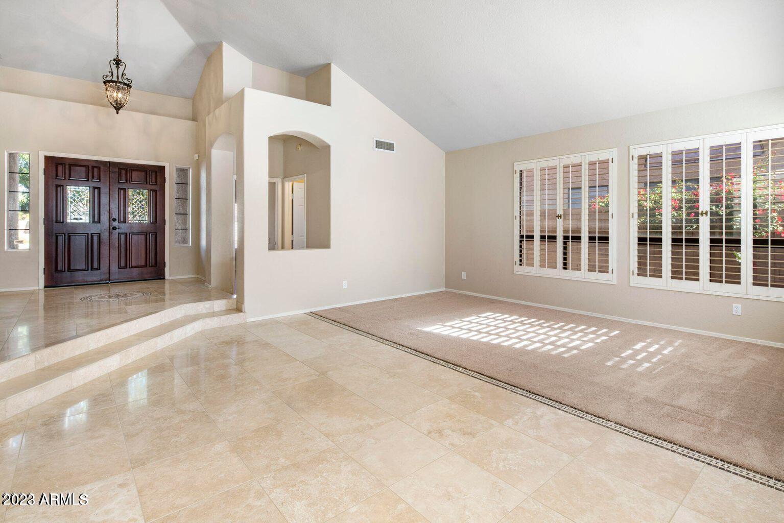 5643 E BEVERLY Lane