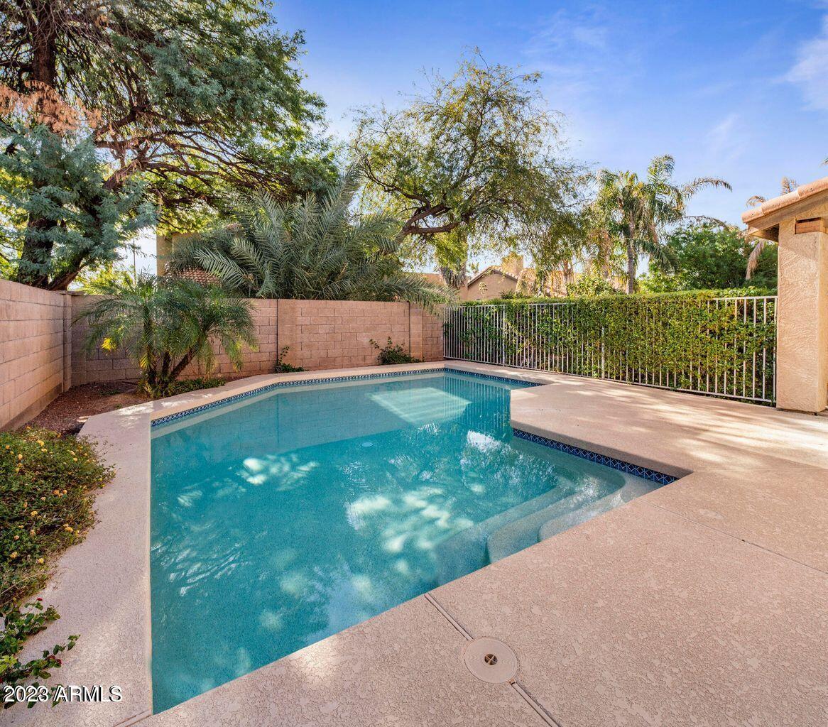 5643 E BEVERLY Lane