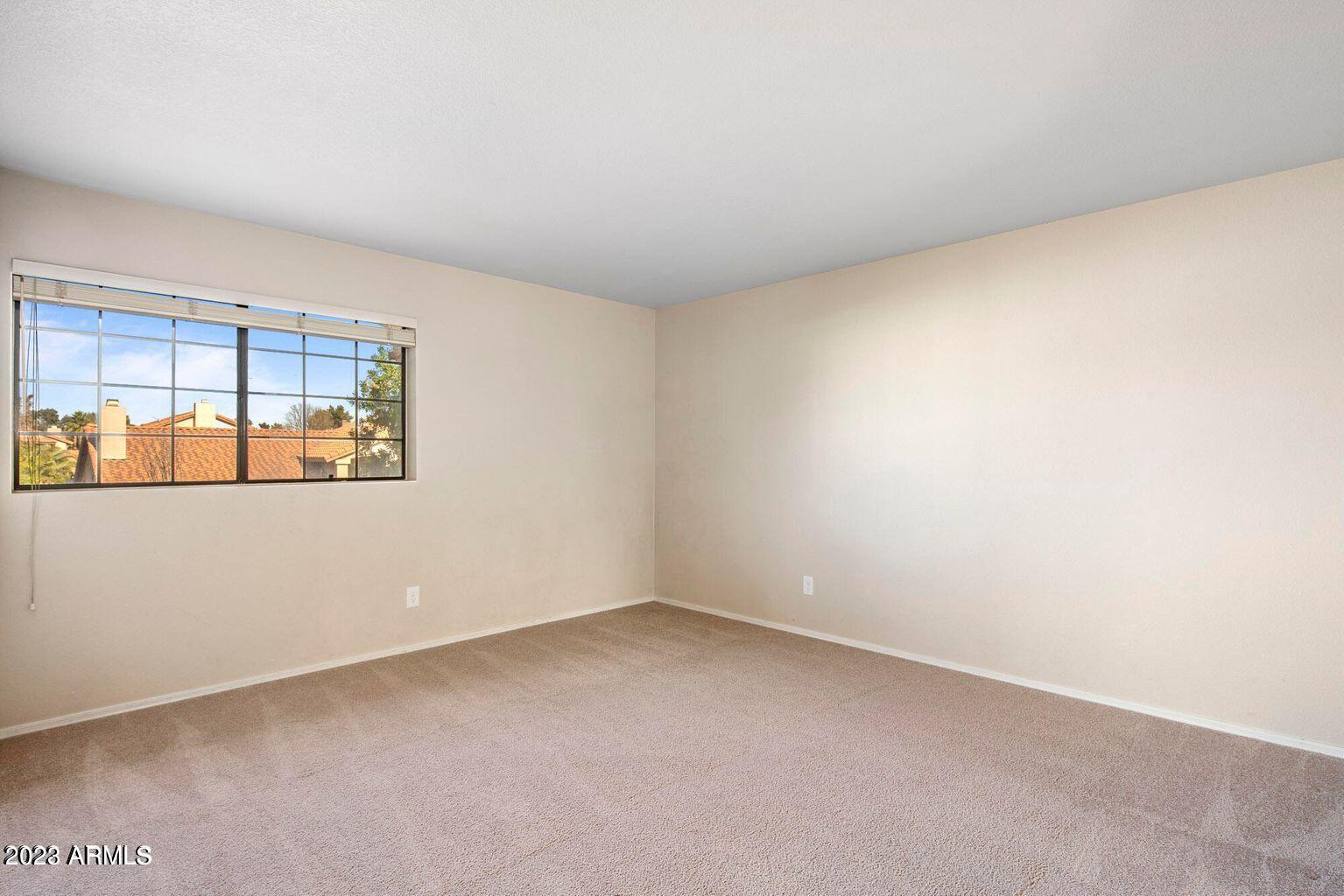5643 E BEVERLY Lane