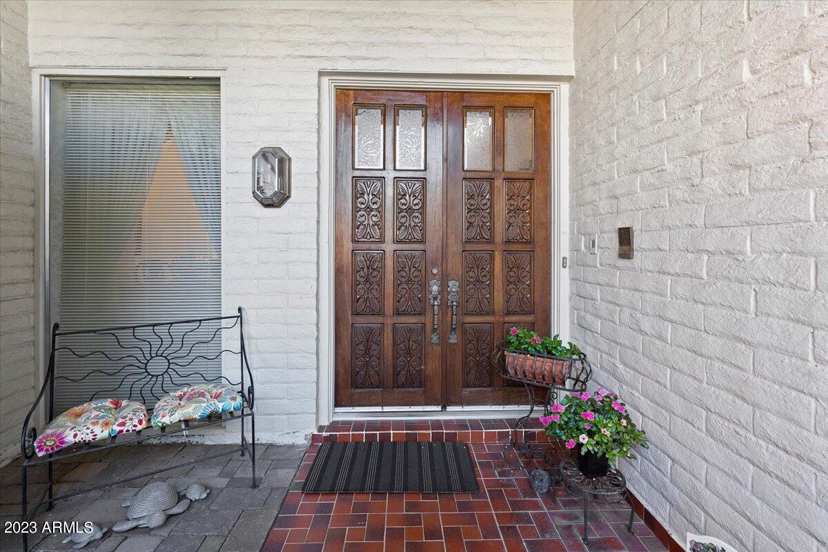 122 E SAN MIGUEL Avenue
