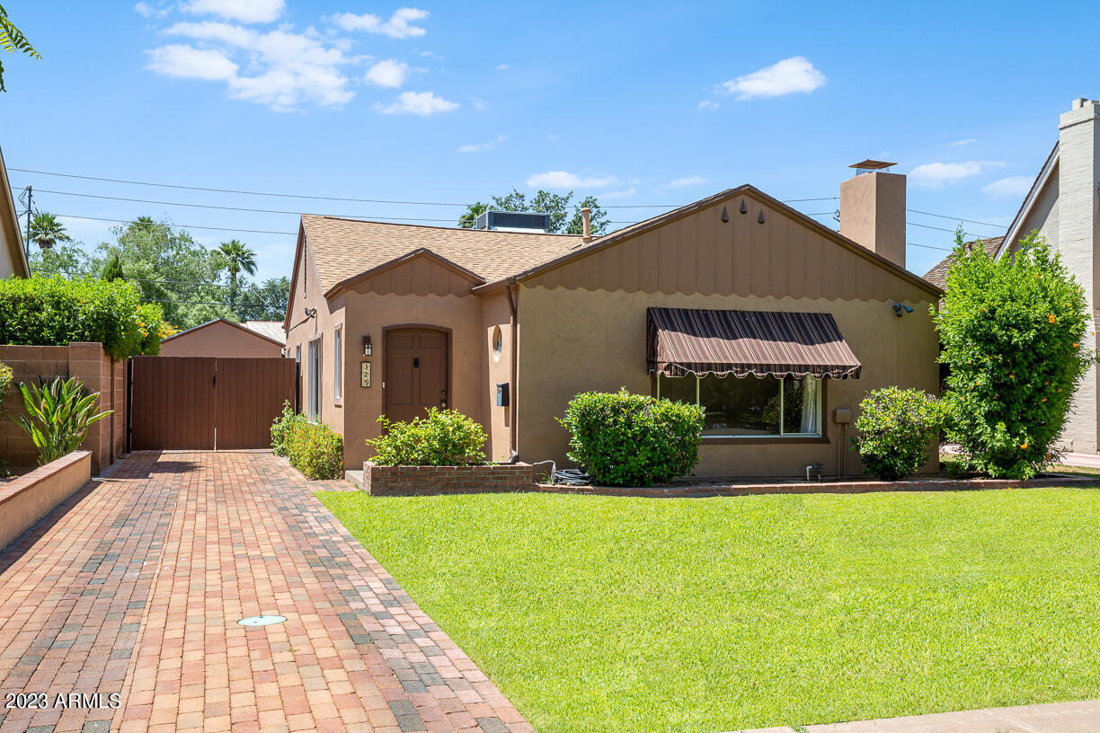 325 W VERNON Avenue