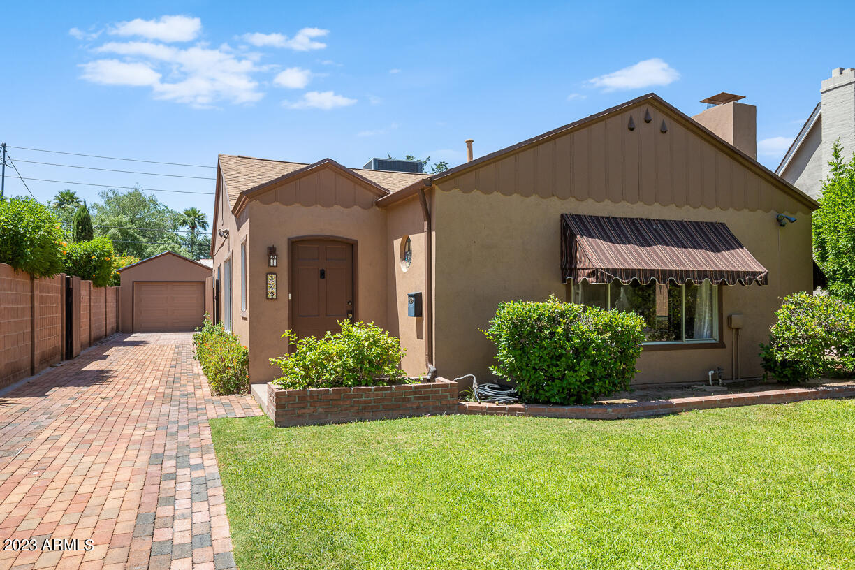 325 W VERNON Avenue