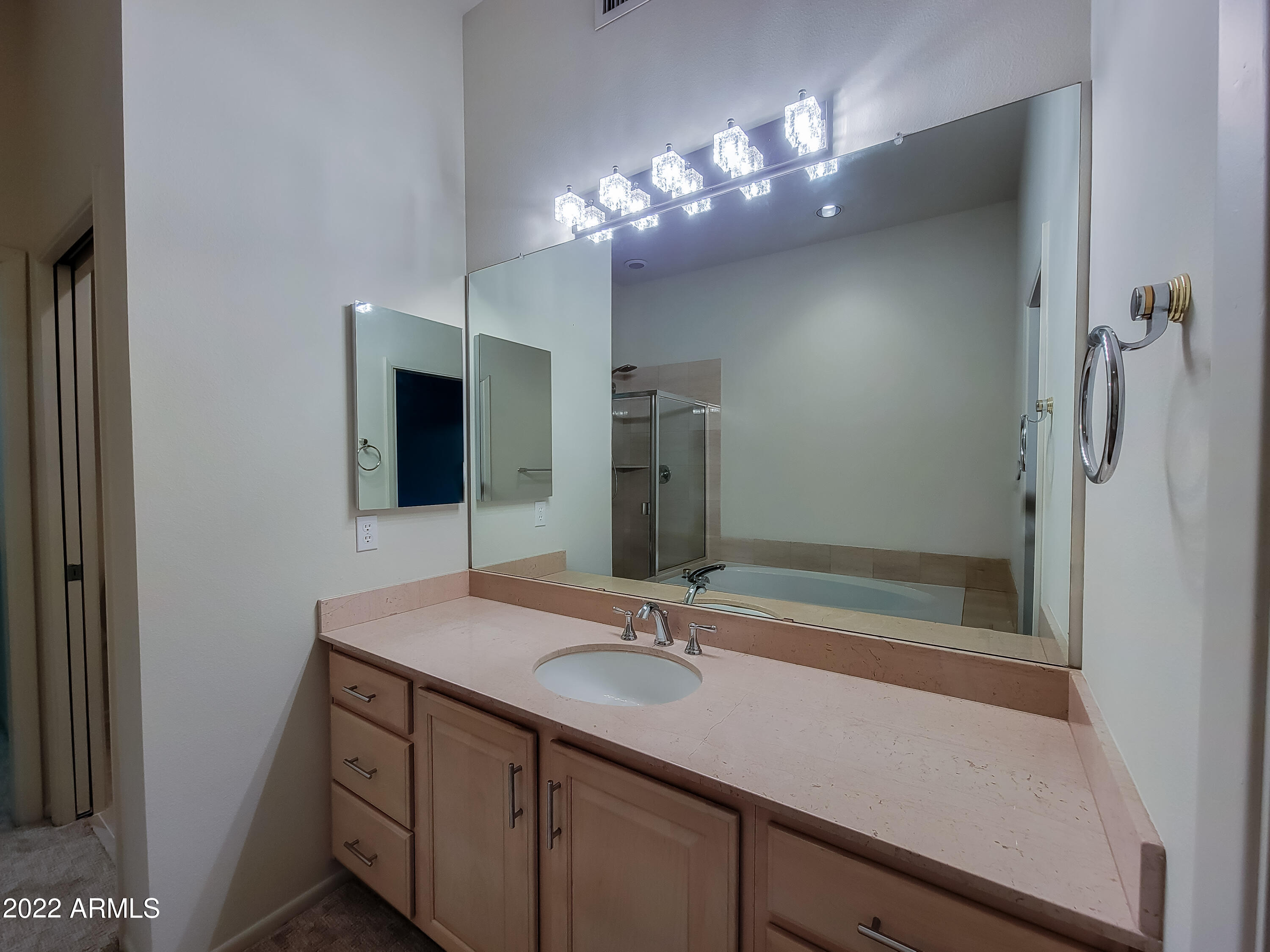 8270 N HAYDEN Road Unit: 2015
