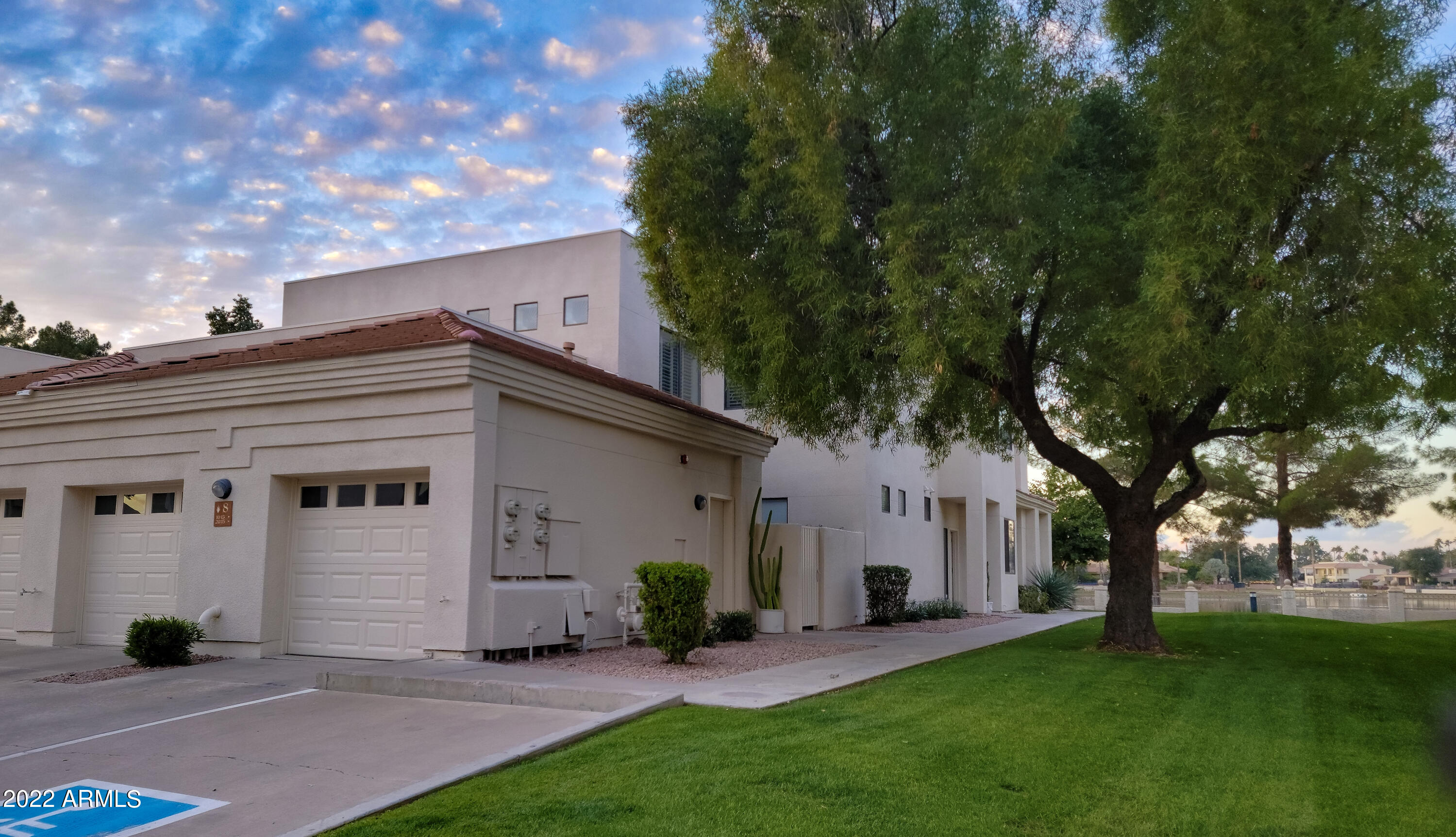 8270 N HAYDEN Road Unit: 2015
