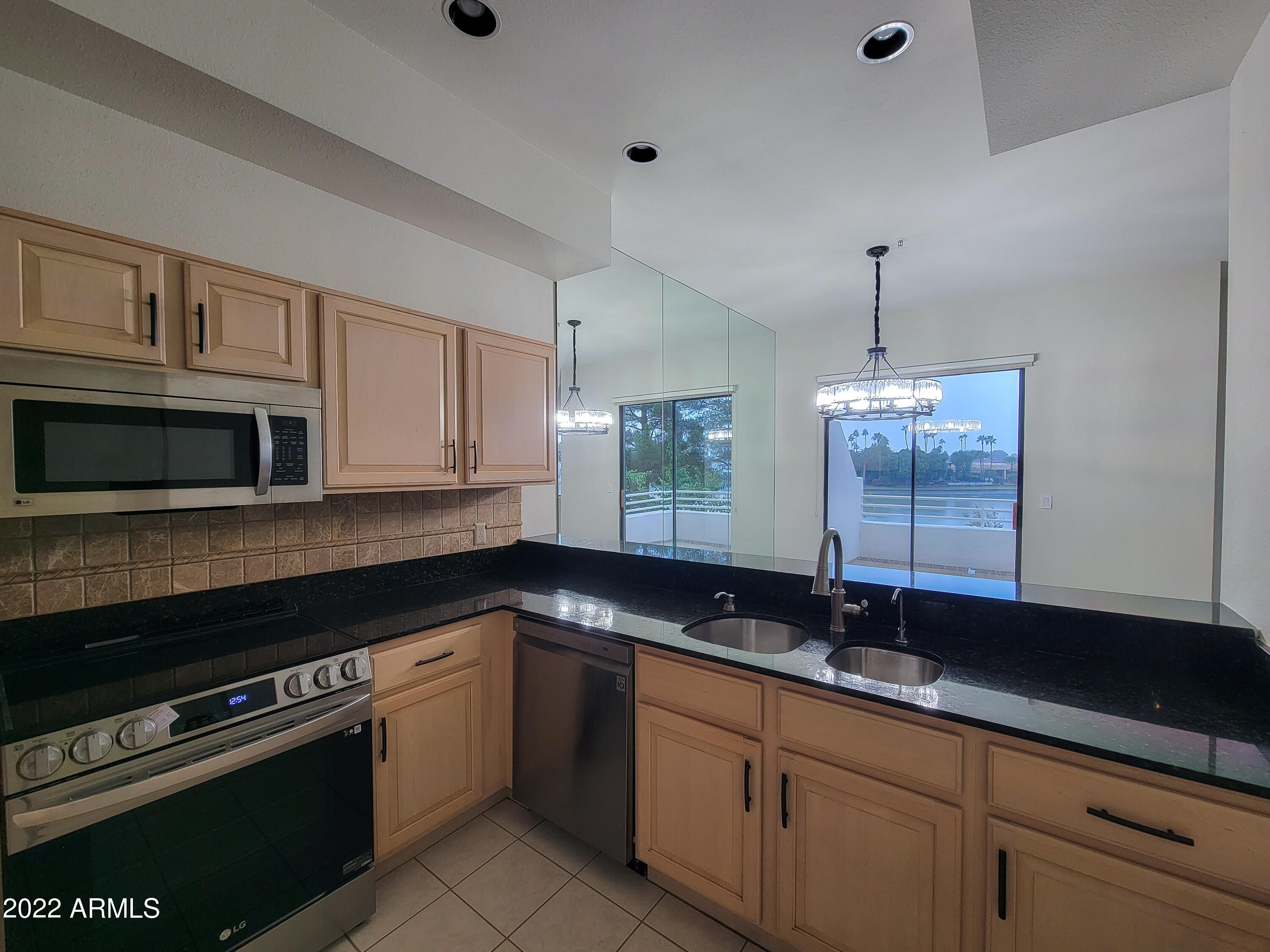 8270 N HAYDEN Road Unit: 2015