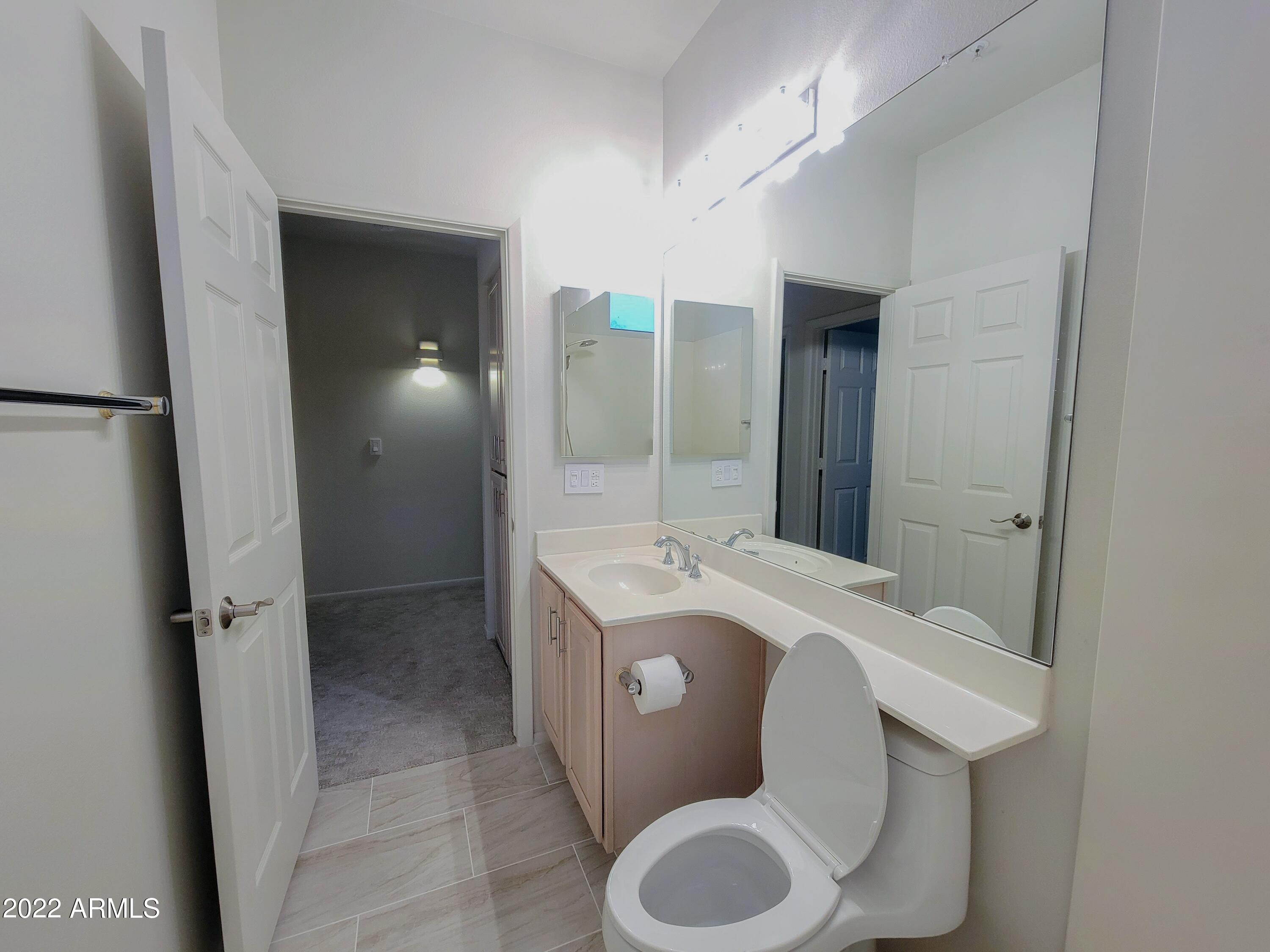 8270 N HAYDEN Road Unit: 2015