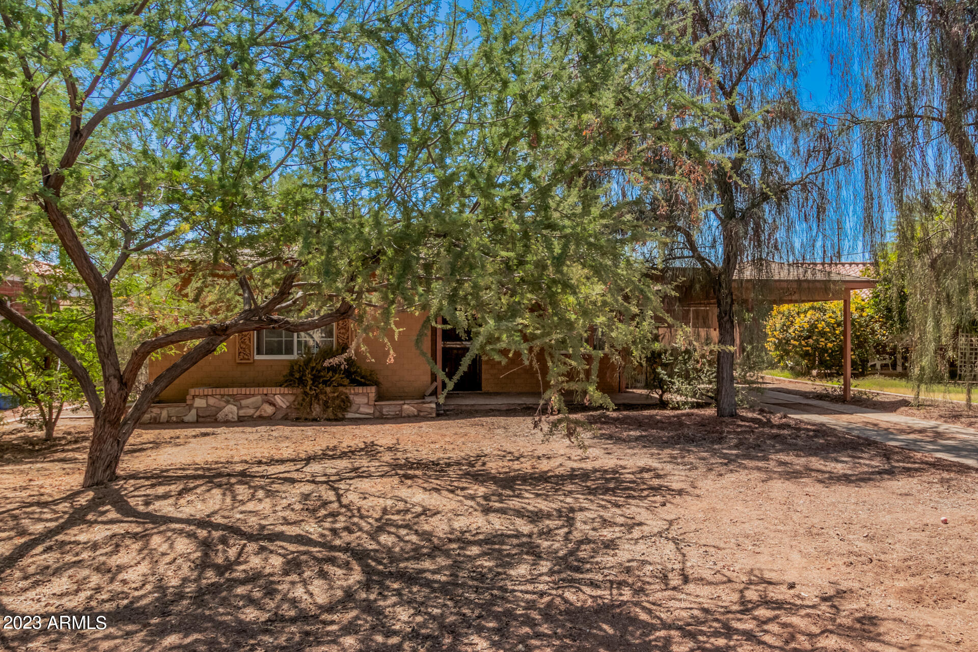 1822 N 18TH Place