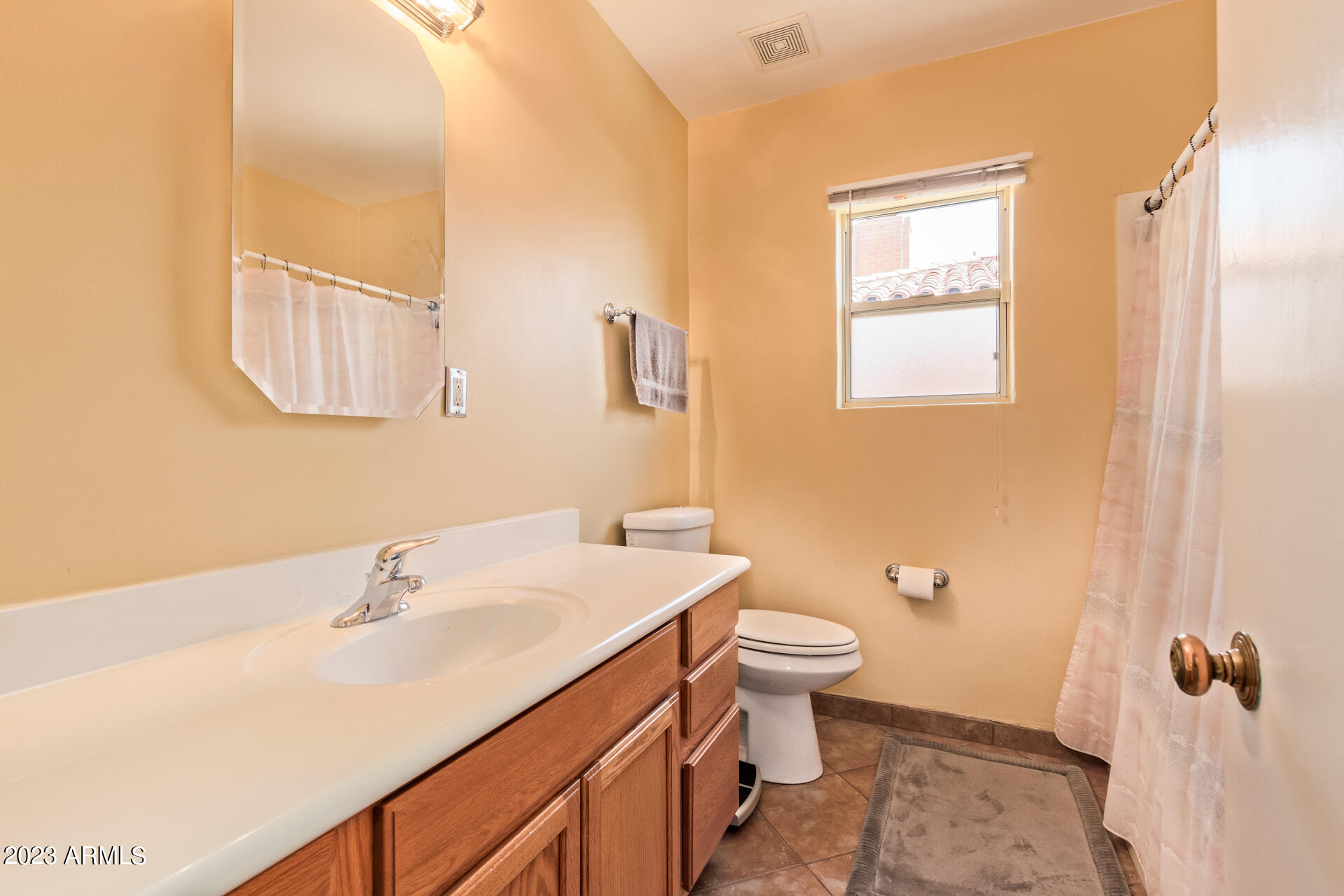 1822 N 18TH Place