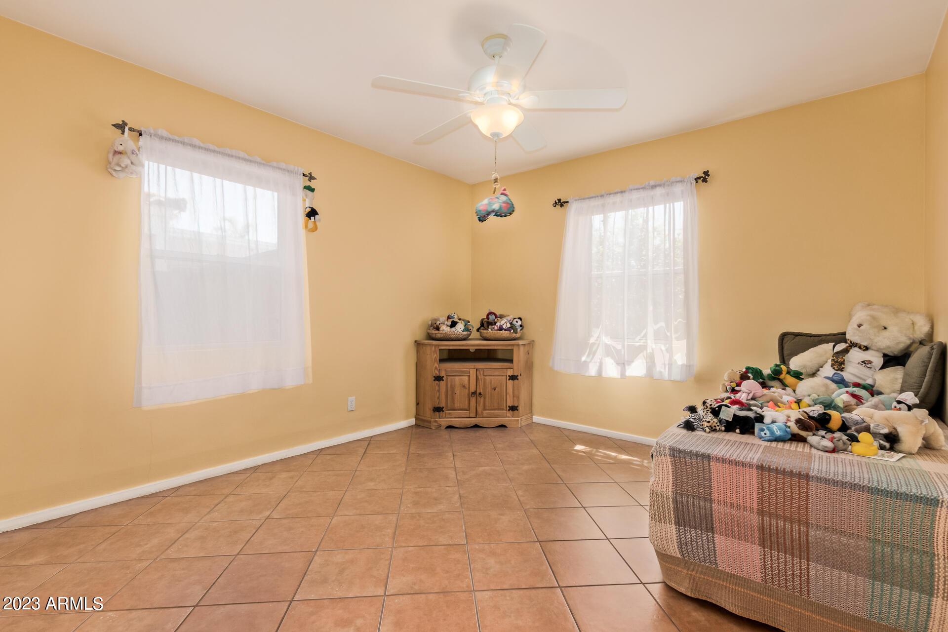 1822 N 18TH Place