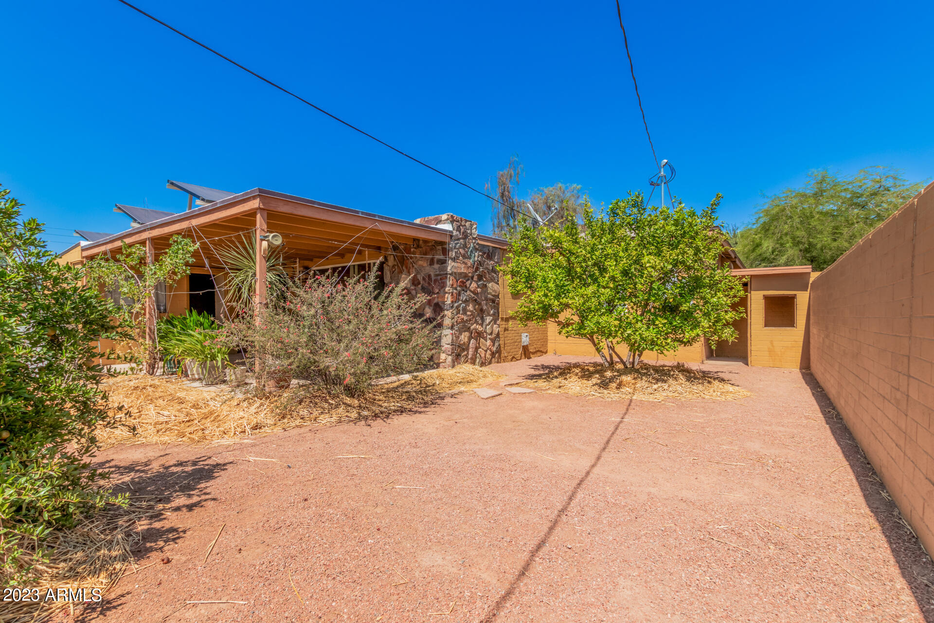1822 N 18TH Place