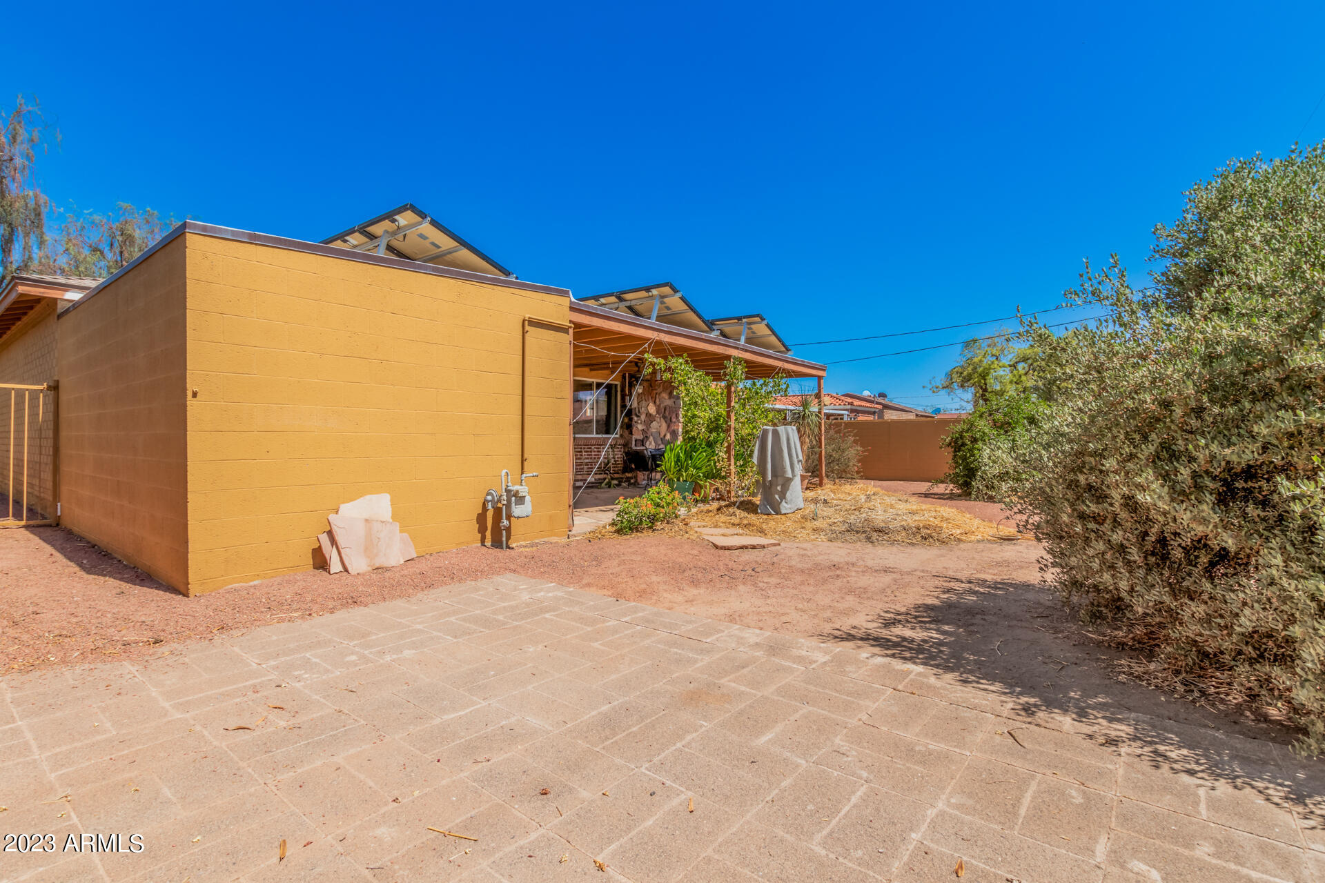 1822 N 18TH Place
