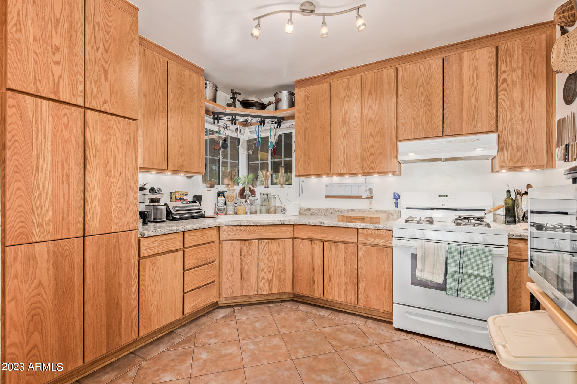 1822 N 18TH Place