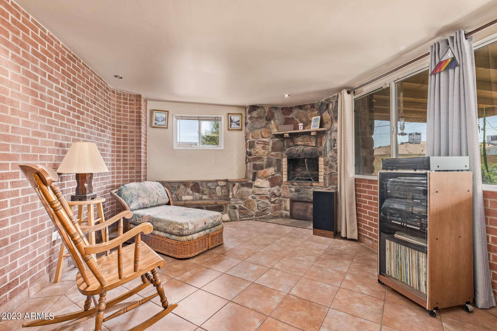 1822 N 18TH Place