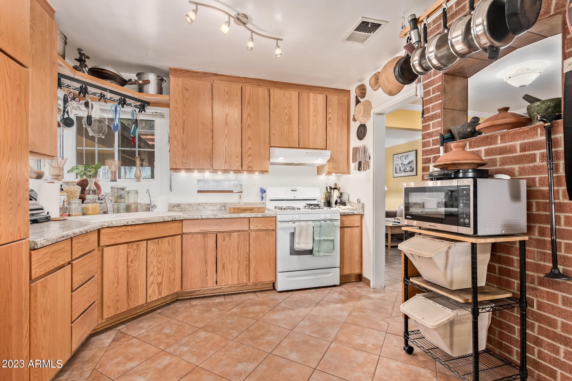 1822 N 18TH Place