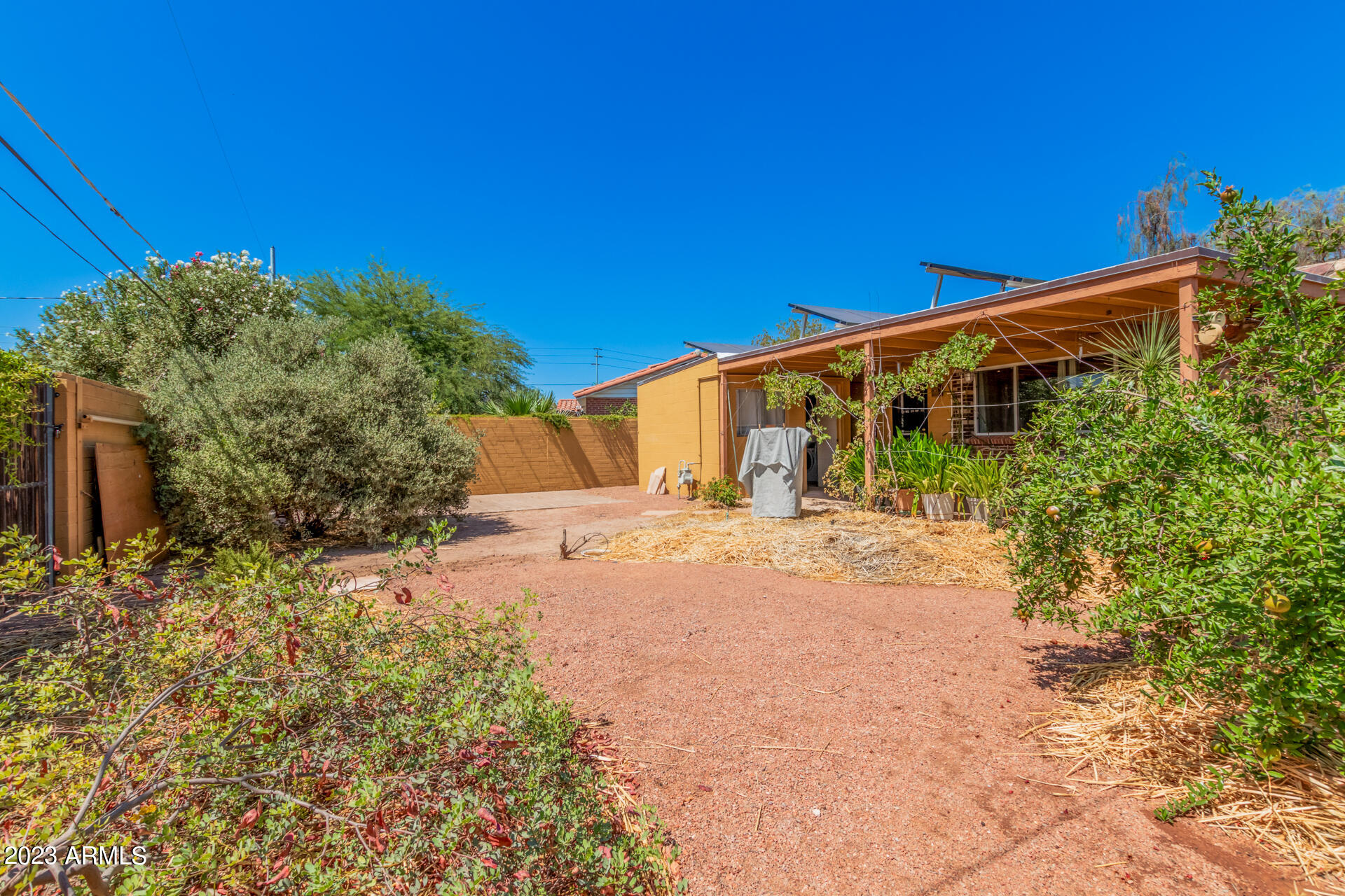1822 N 18TH Place