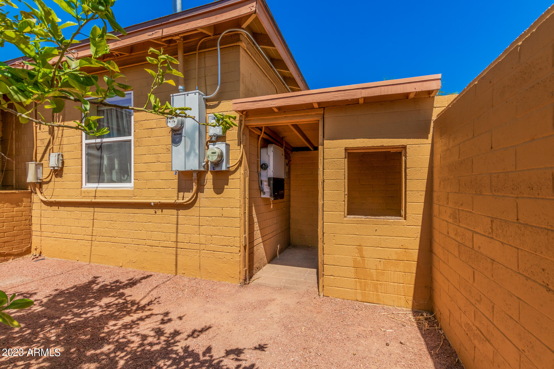 1822 N 18TH Place