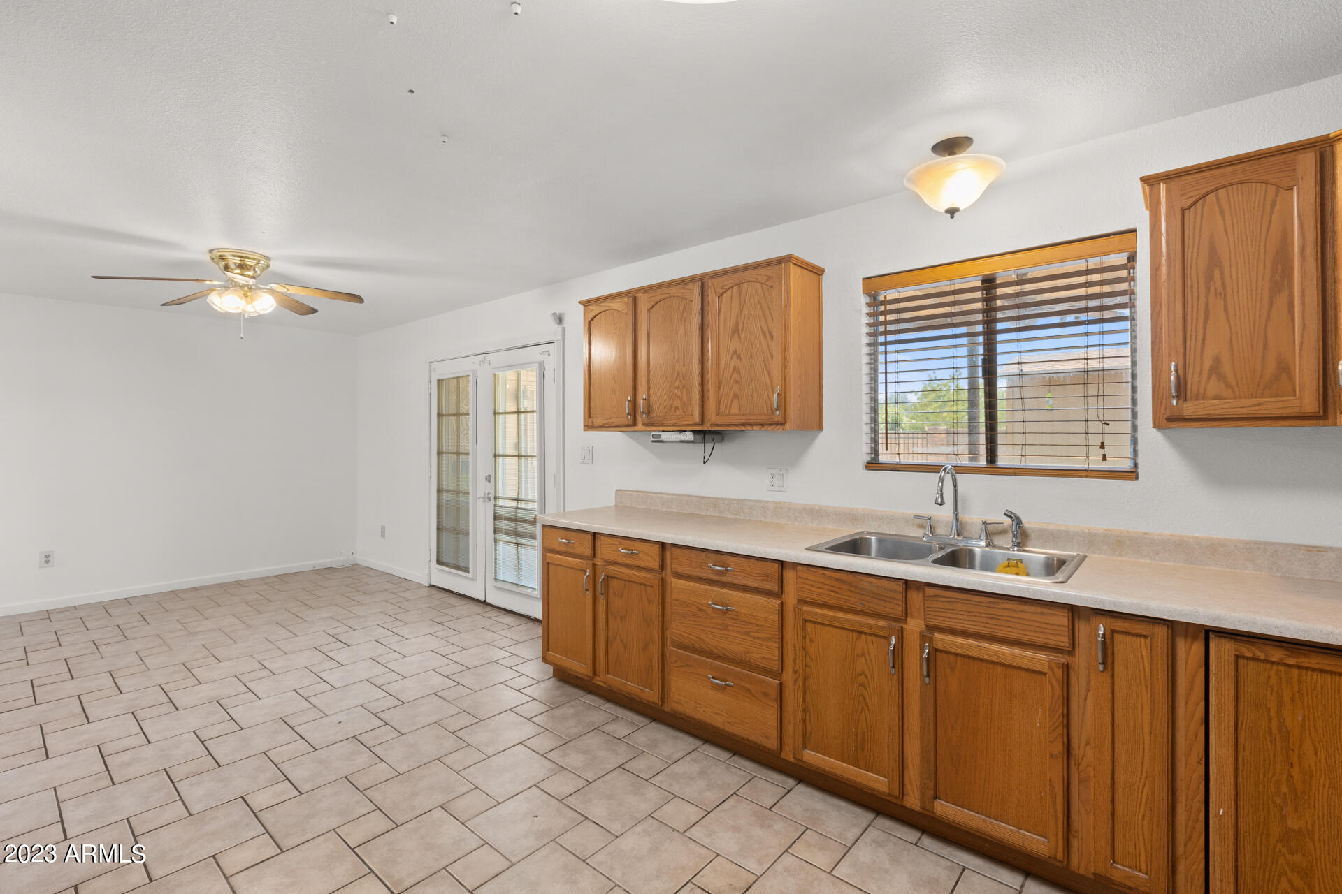 5337 W CORONADO Road