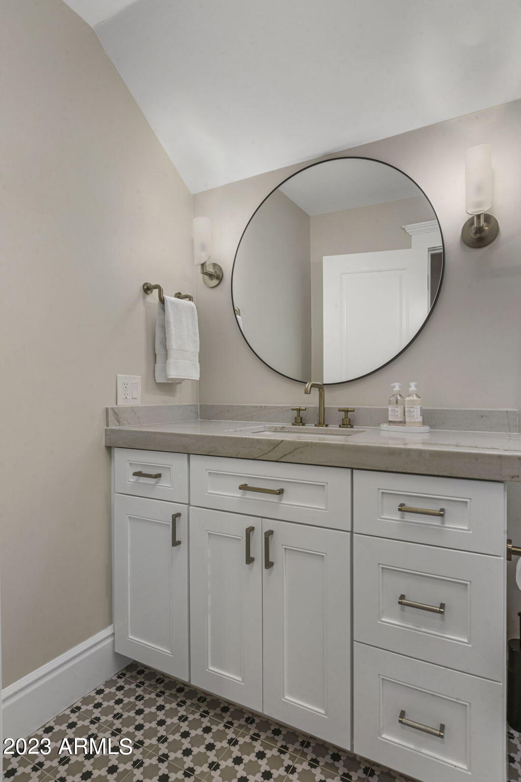 4507 E LAFAYETTE Boulevard