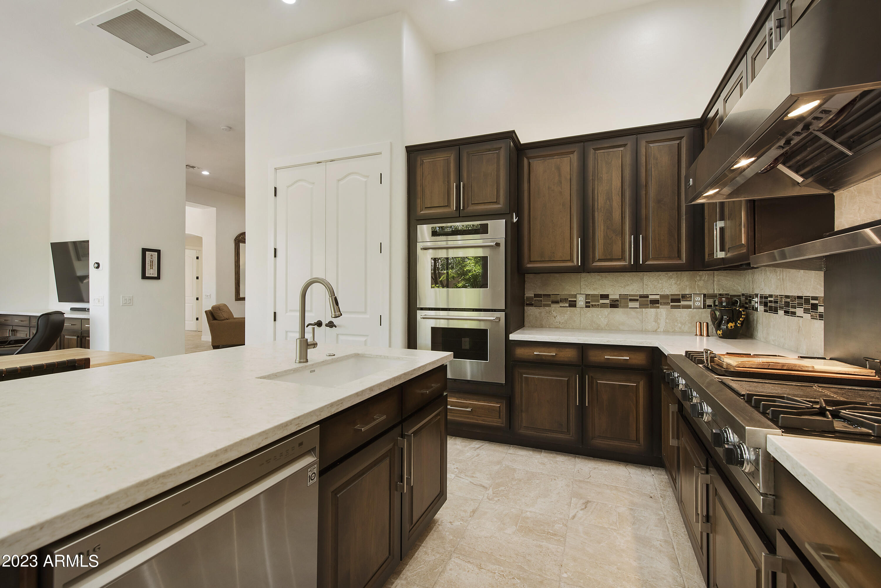 8461 E DIAMOND RIM Drive