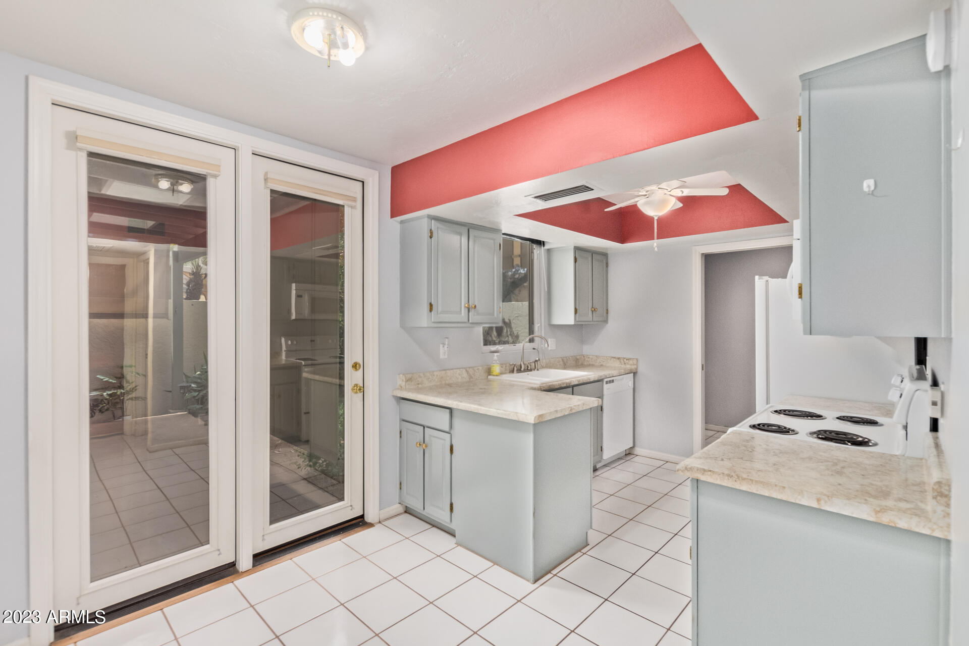 8101 N CENTRAL Avenue Unit: 3