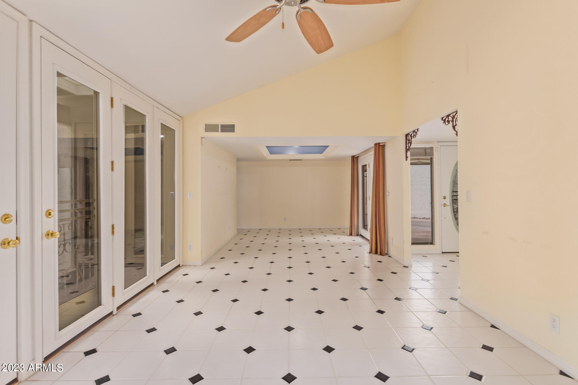 8101 N CENTRAL Avenue Unit: 3