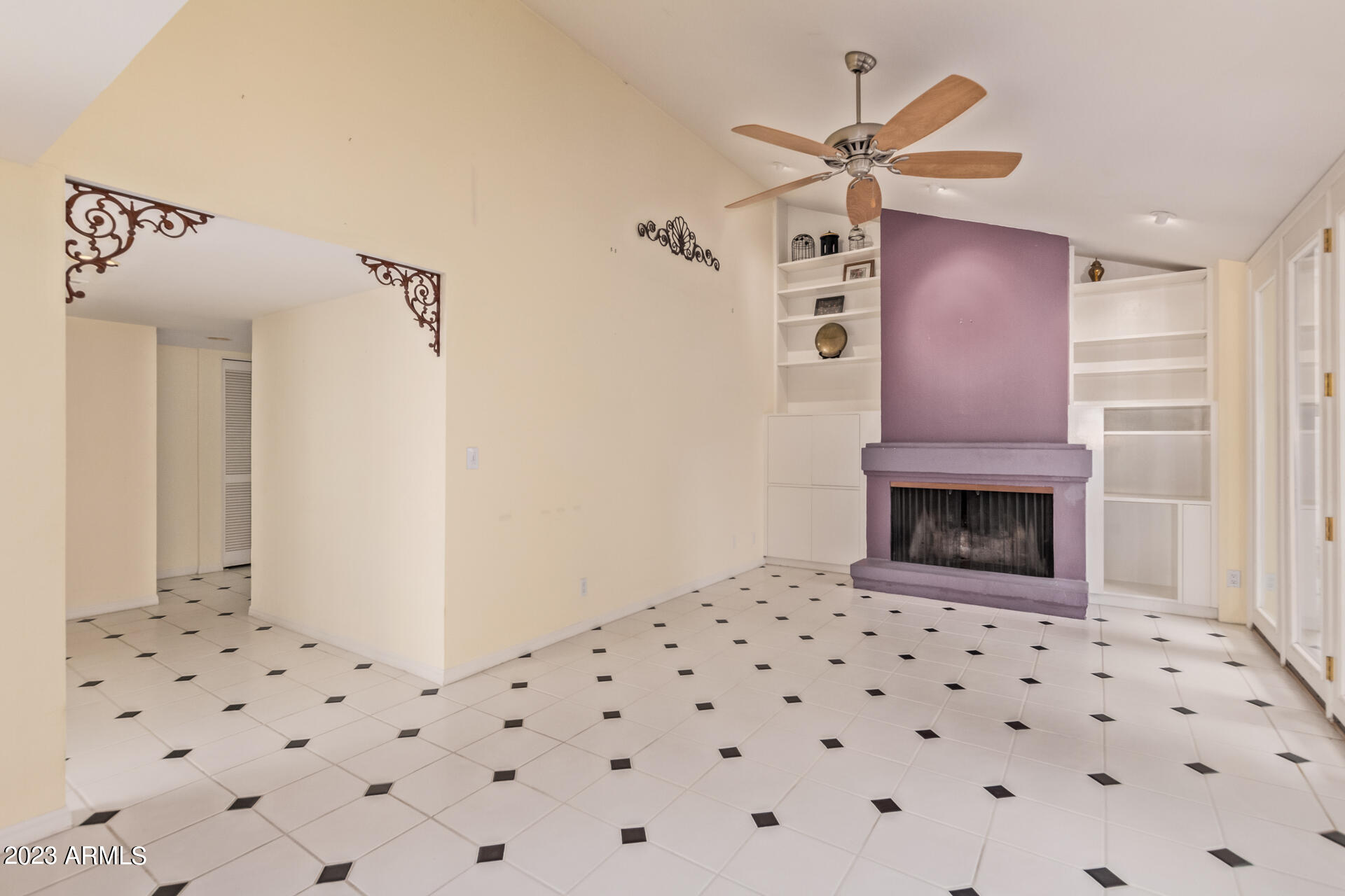 8101 N CENTRAL Avenue Unit: 3