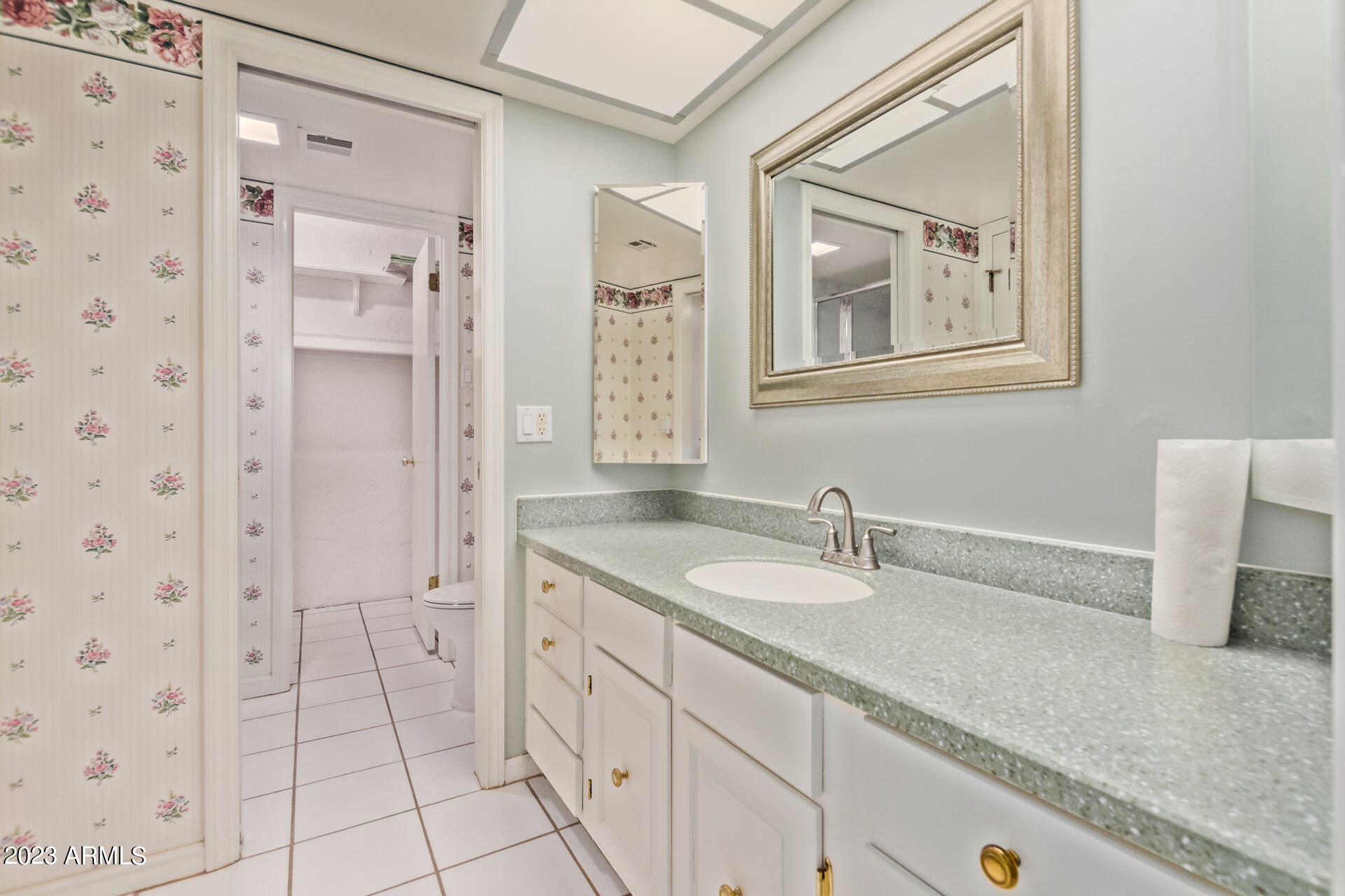 8101 N CENTRAL Avenue Unit: 3