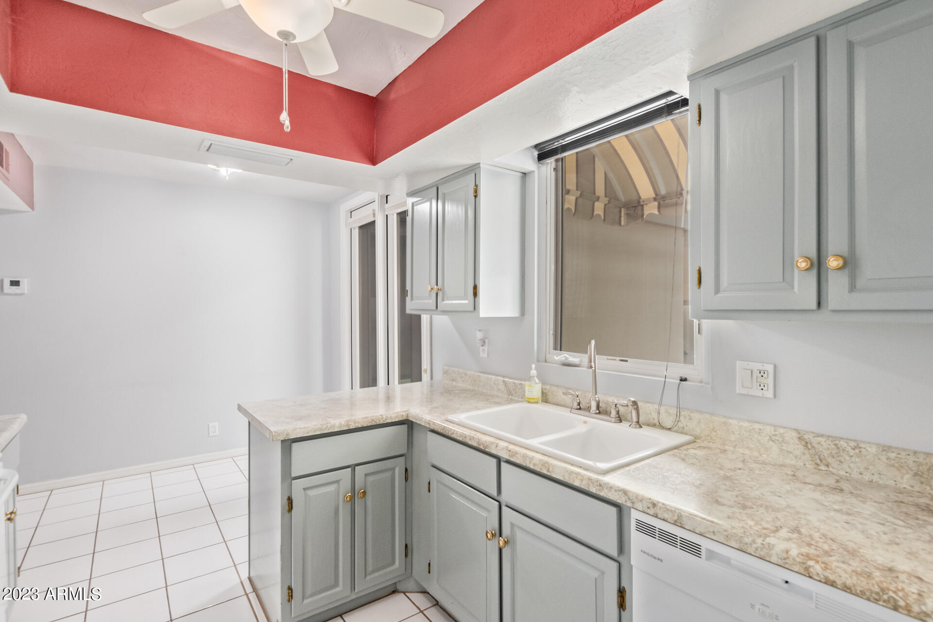 8101 N CENTRAL Avenue Unit: 3