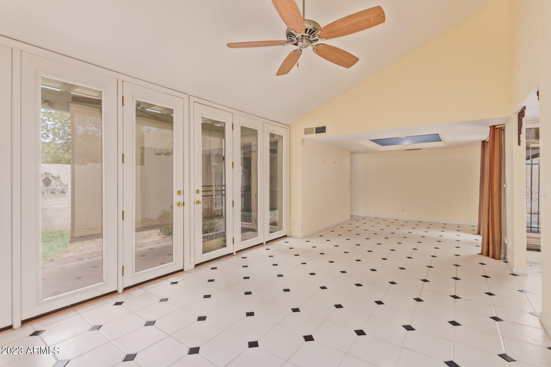 8101 N CENTRAL Avenue Unit: 3