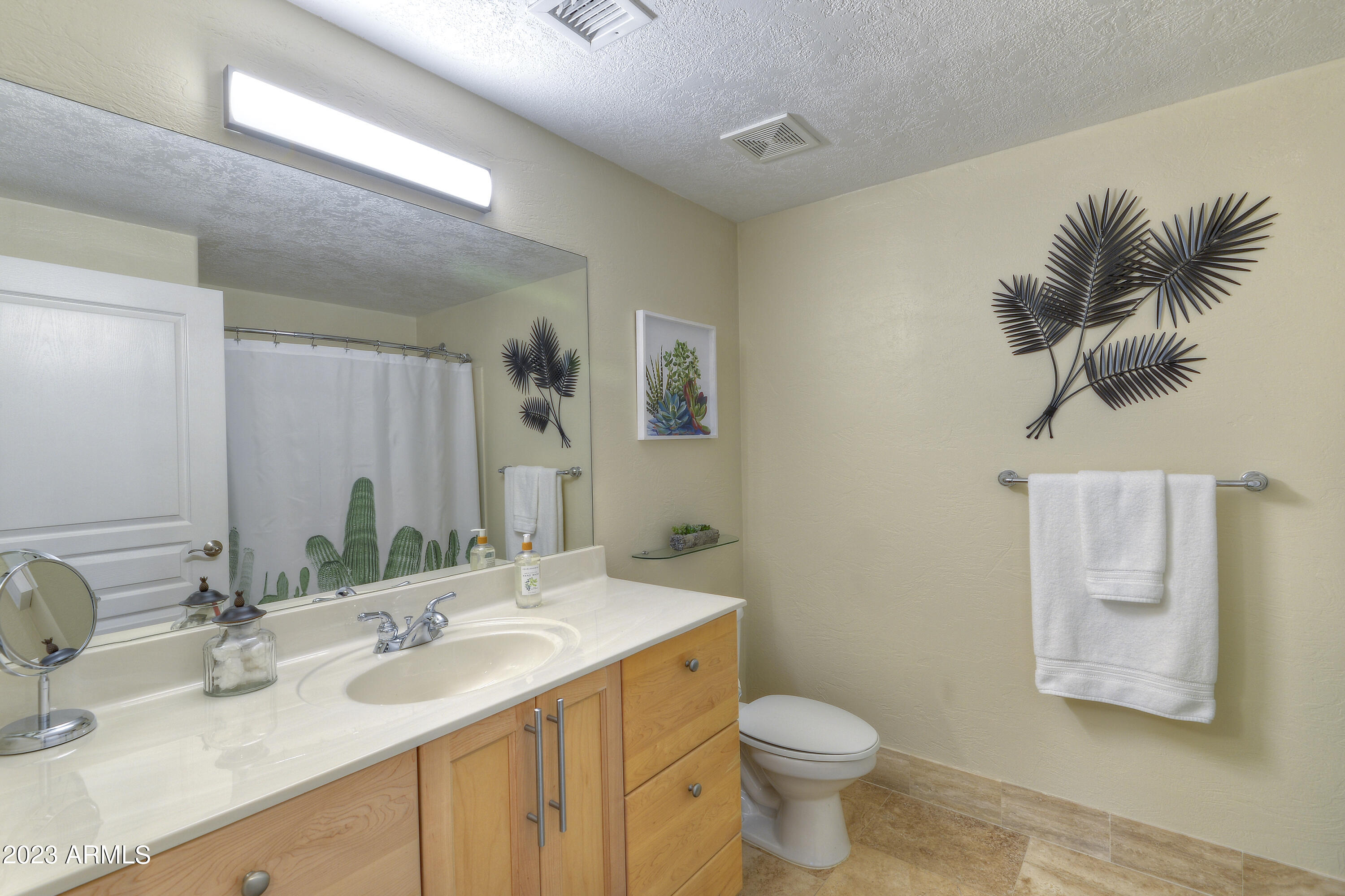 15221 N CLUBGATE Drive Unit: 1013