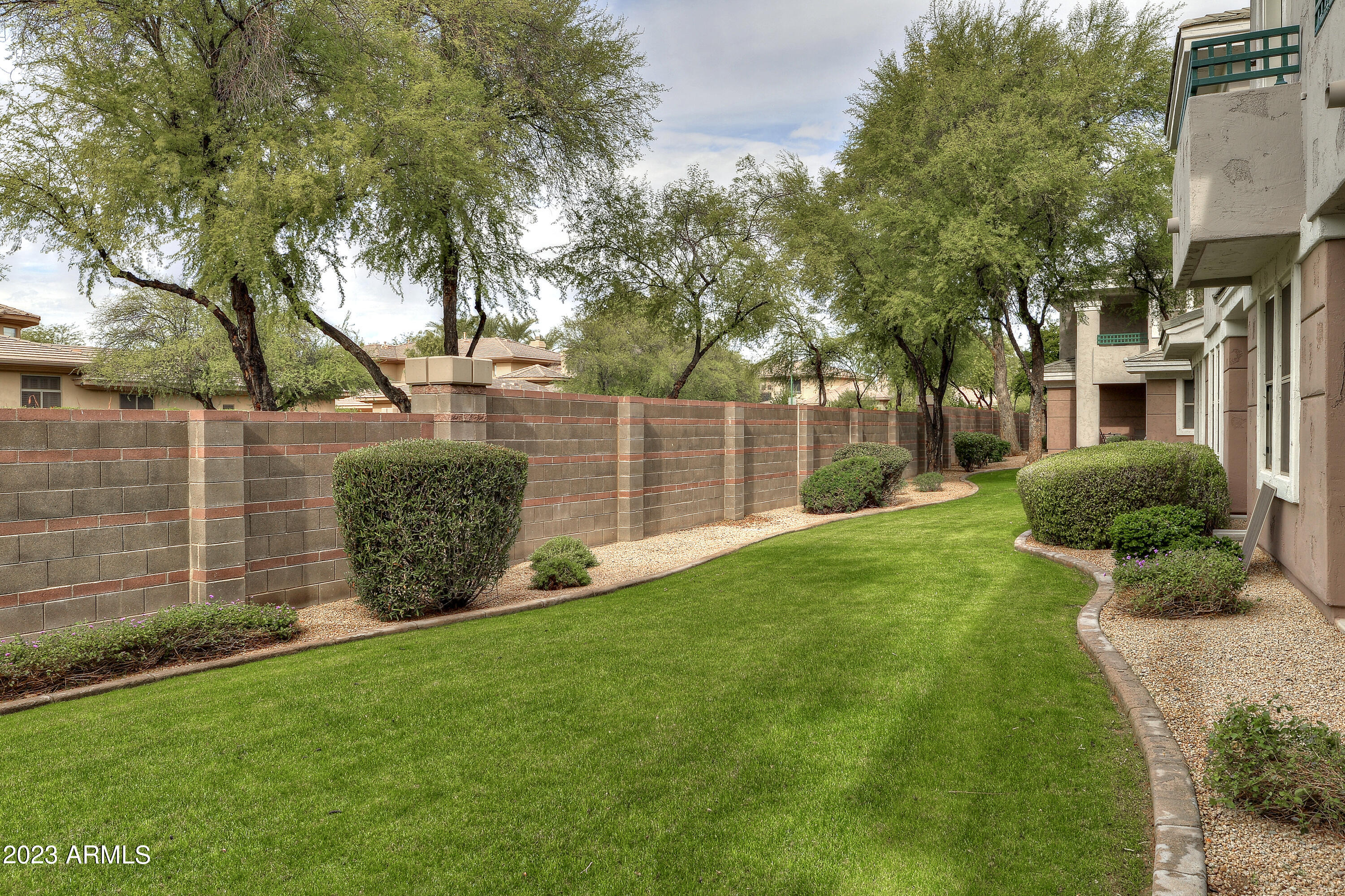 15221 N CLUBGATE Drive Unit: 1013