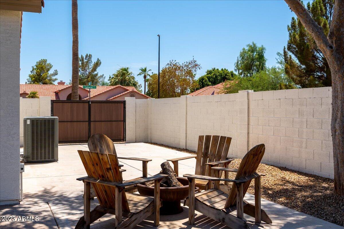 1224 E TRADEWIND Drive