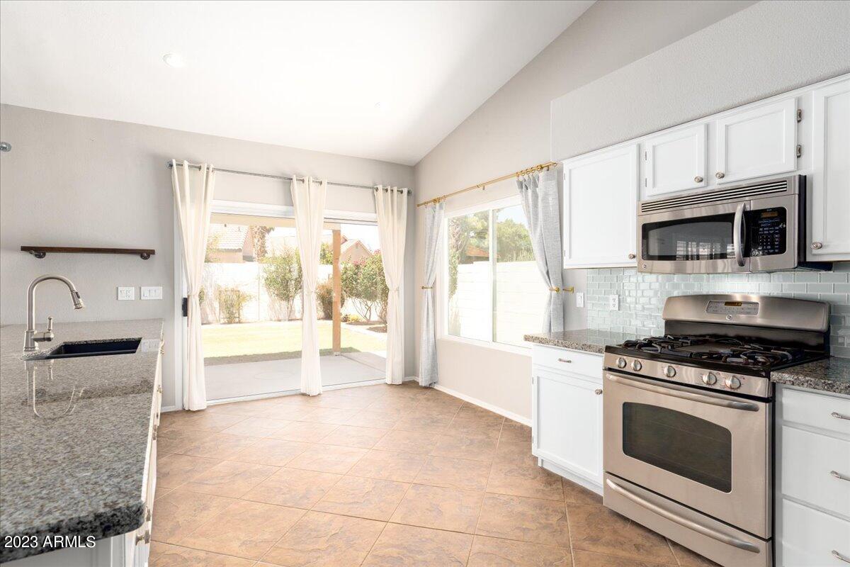 1224 E TRADEWIND Drive