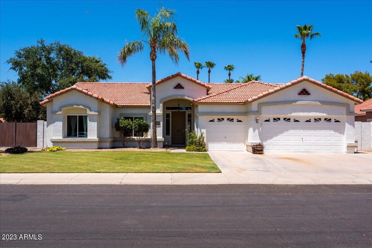 1224 E TRADEWIND Drive