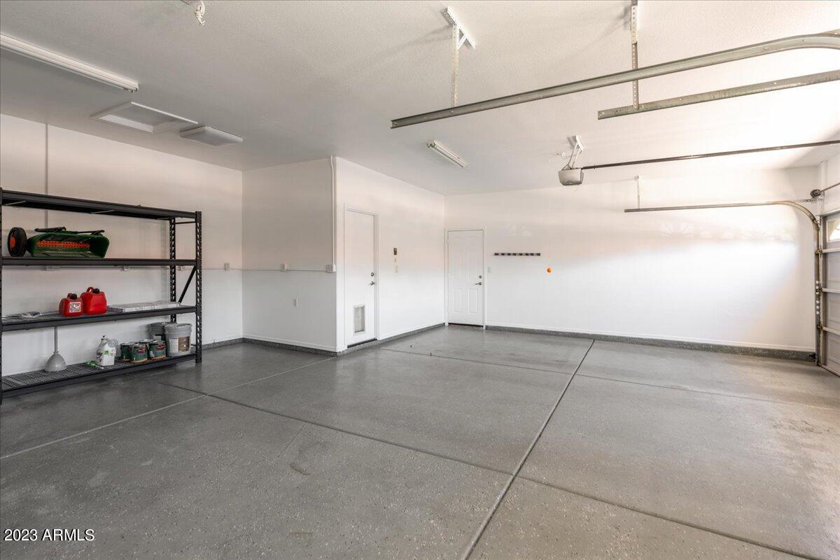 1224 E TRADEWIND Drive