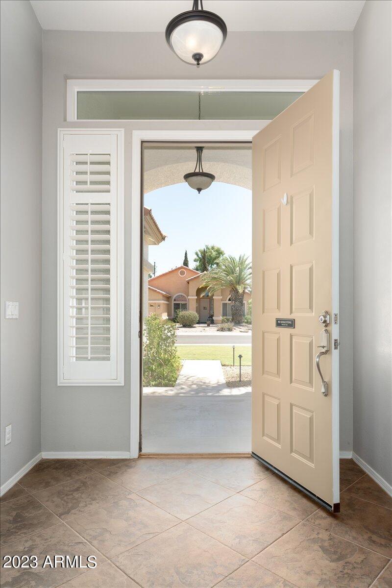 1224 E TRADEWIND Drive