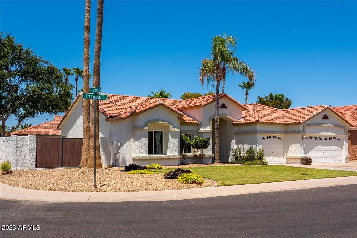 1224 E TRADEWIND Drive