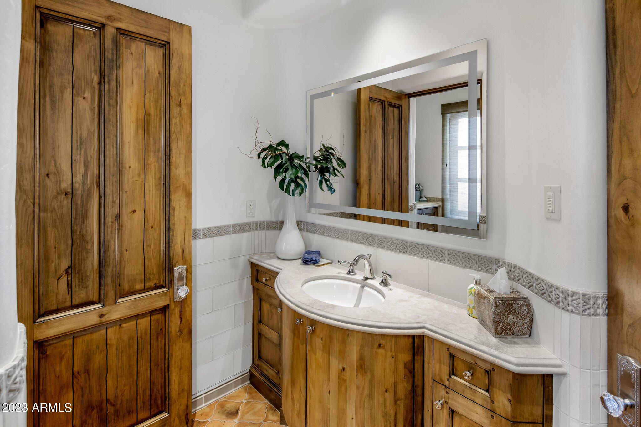 5575 N CASA BLANCA Drive