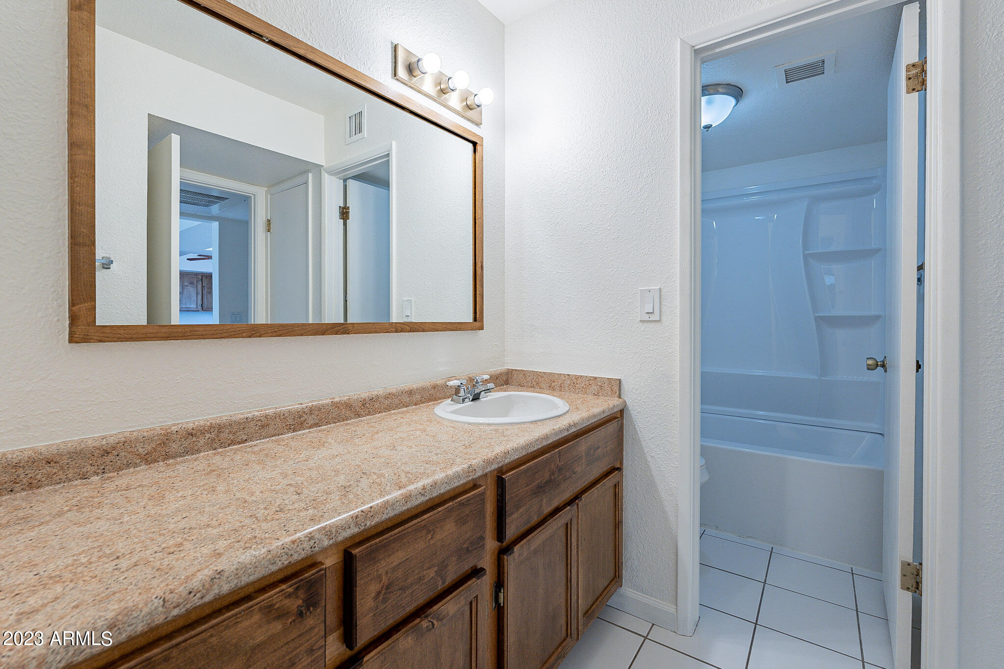 4444 E PARADISE VILLAGE Parkway N Unit: 101